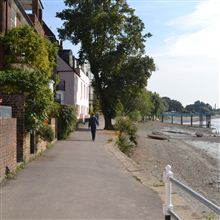 Strand-on-the-Green Chiswick Riverside Thames path W4